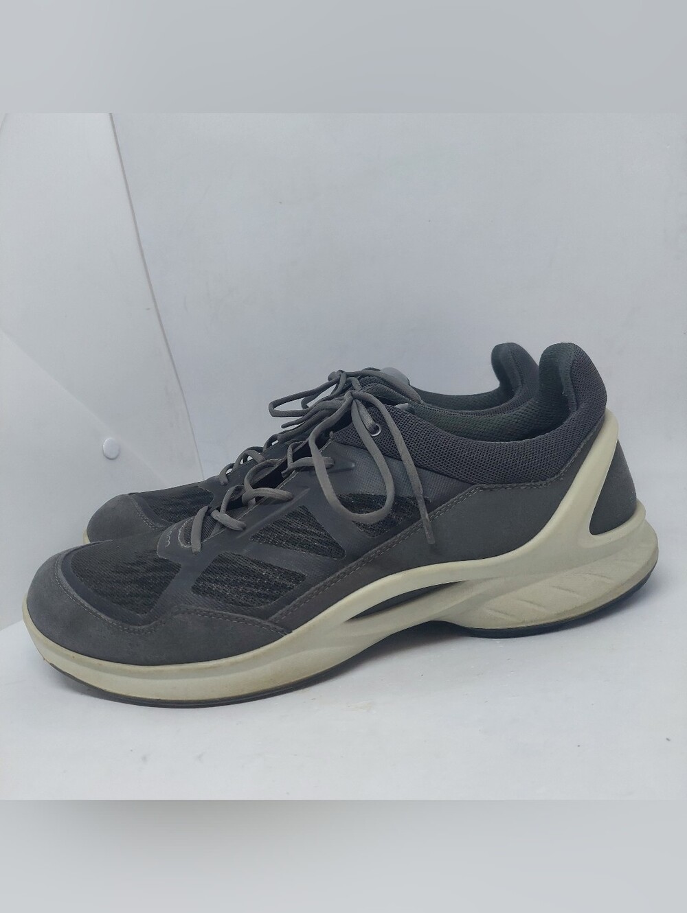 Ecco Biom Fjuel Sneakers Mens Size 10 Gray Athletic Training Golf Walking Shoes